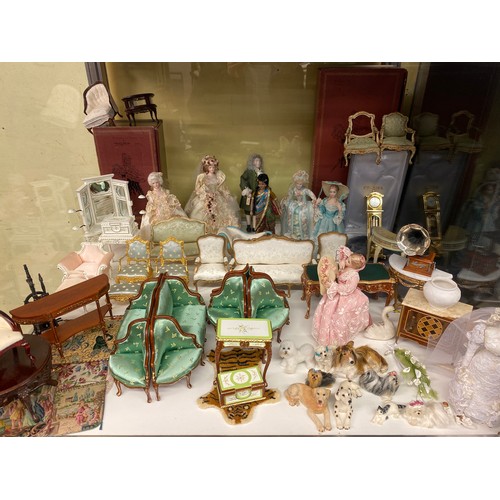 401 - SHELF OF GOOD QUALITY DOLLS HOUSE FURNISHINGS INC. FRENCH STYLE SEAT SUITES, BUREAU PLAT TABLES, FIG...