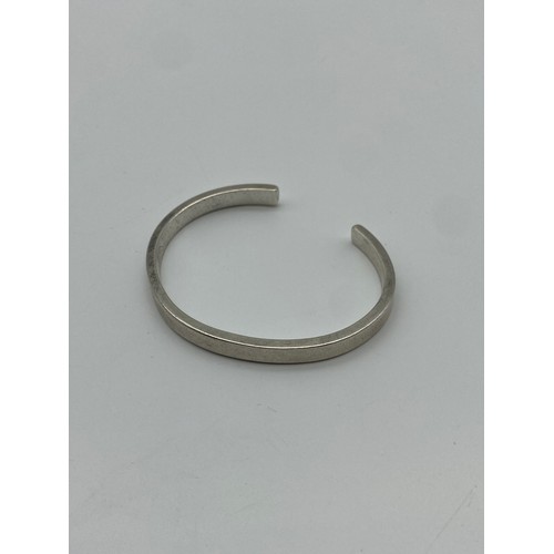 598 - UNMARKED WHITE METAL BANGLE 31.9G