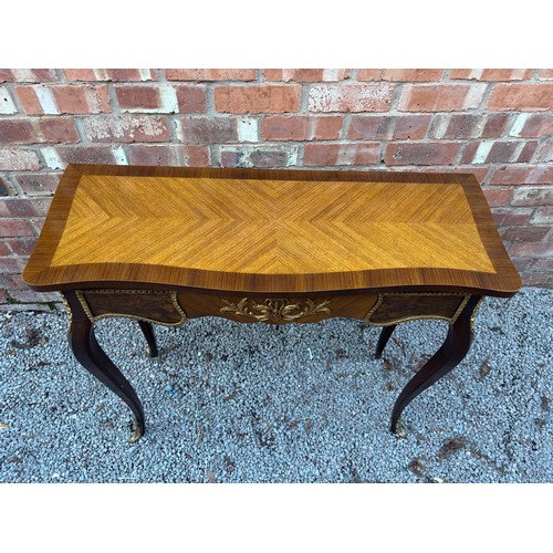 26 - EPSTEIN FRENCH STYLE BURR WOOD CONSOLE TABLE WITH MARQUETRY INLAID DECORATION