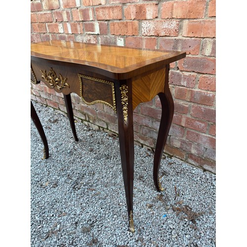 26 - EPSTEIN FRENCH STYLE BURR WOOD CONSOLE TABLE WITH MARQUETRY INLAID DECORATION