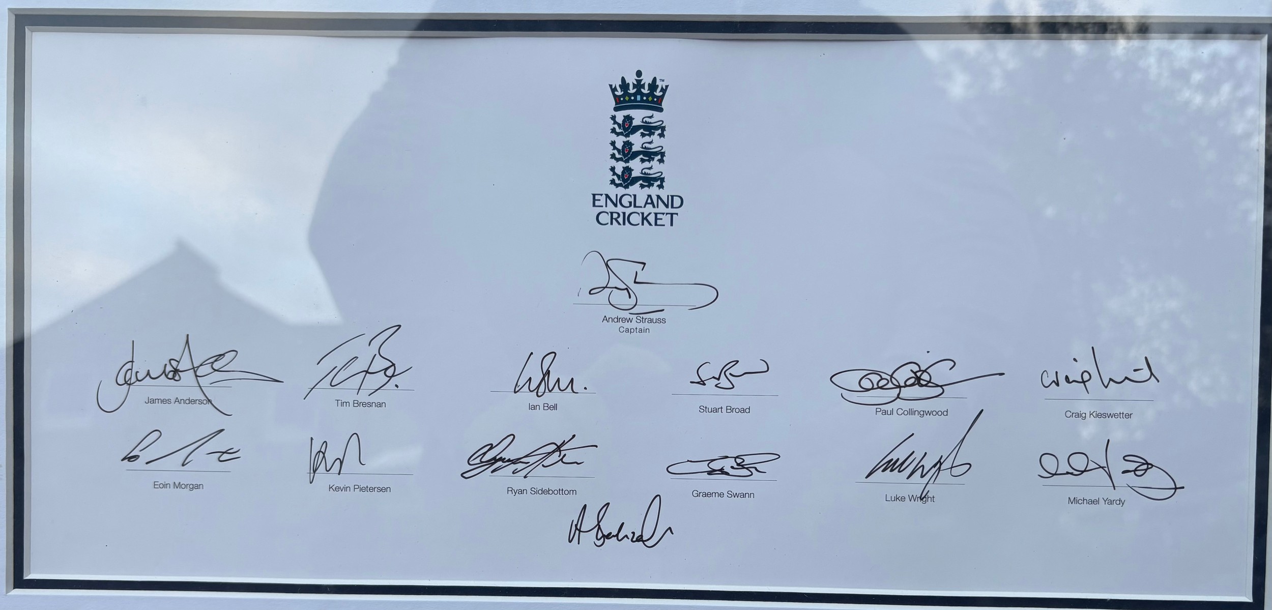 ECB TEAM PHOTO PRINT ENGLAND V AUSTRALIA 2010 WITH SIGNATURES AND COA F/G