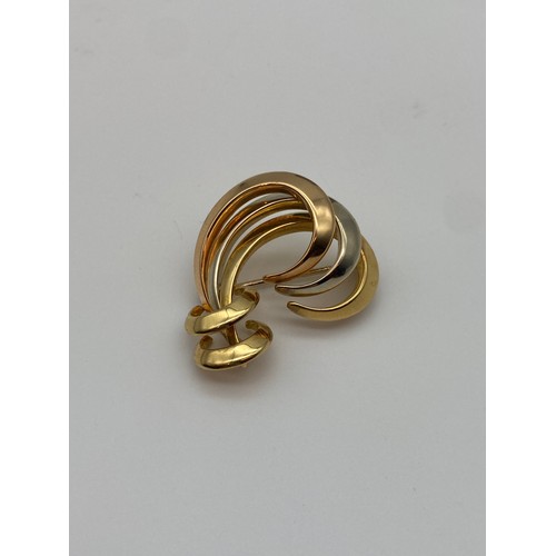 602 - STAMPED 750 TRI-COLOUR SWIRL BROOCH 10G APPROX.