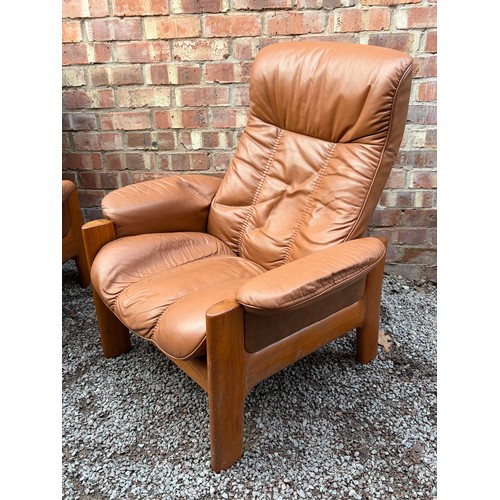 102 - EKORNES NO.625 BROWN WOODEN SHOW FRAME SOFA SUITE WITH STORAGE STOOL