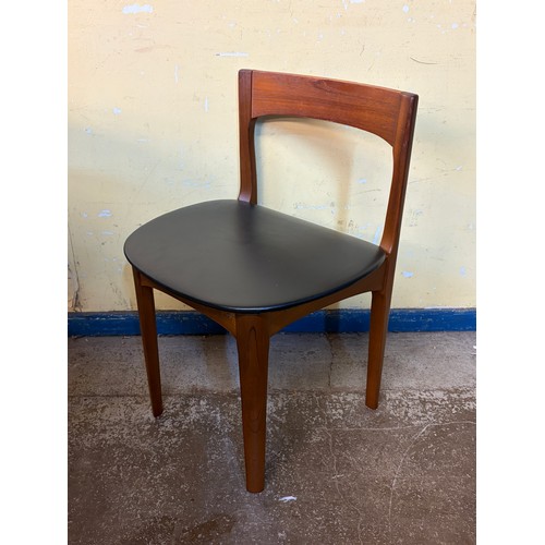 7 - NATHAN TEAK CIRCULAR EXTENDING DINING TABLE WITH FOUR LEATHER UPHOLSTERED CHAIRS