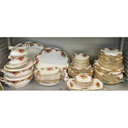 251 - ROYAL ALBERT OLD COUNTRY ROSES DINNER SERVICE INCLUDING TUREENS, SAUCE BOATS AND GRADUATED PLATTERS