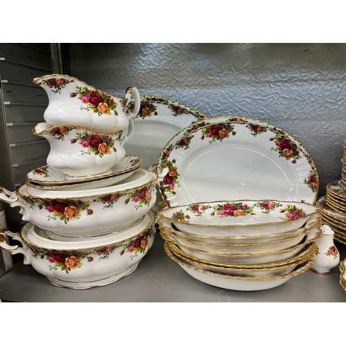 251 - ROYAL ALBERT OLD COUNTRY ROSES DINNER SERVICE INCLUDING TUREENS, SAUCE BOATS AND GRADUATED PLATTERS