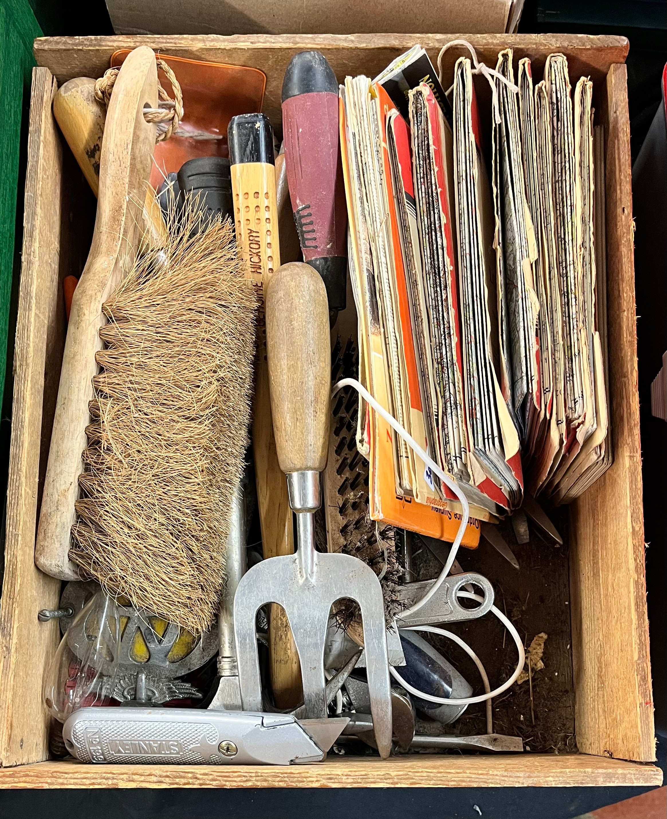BOX OF MIXED TOOLS