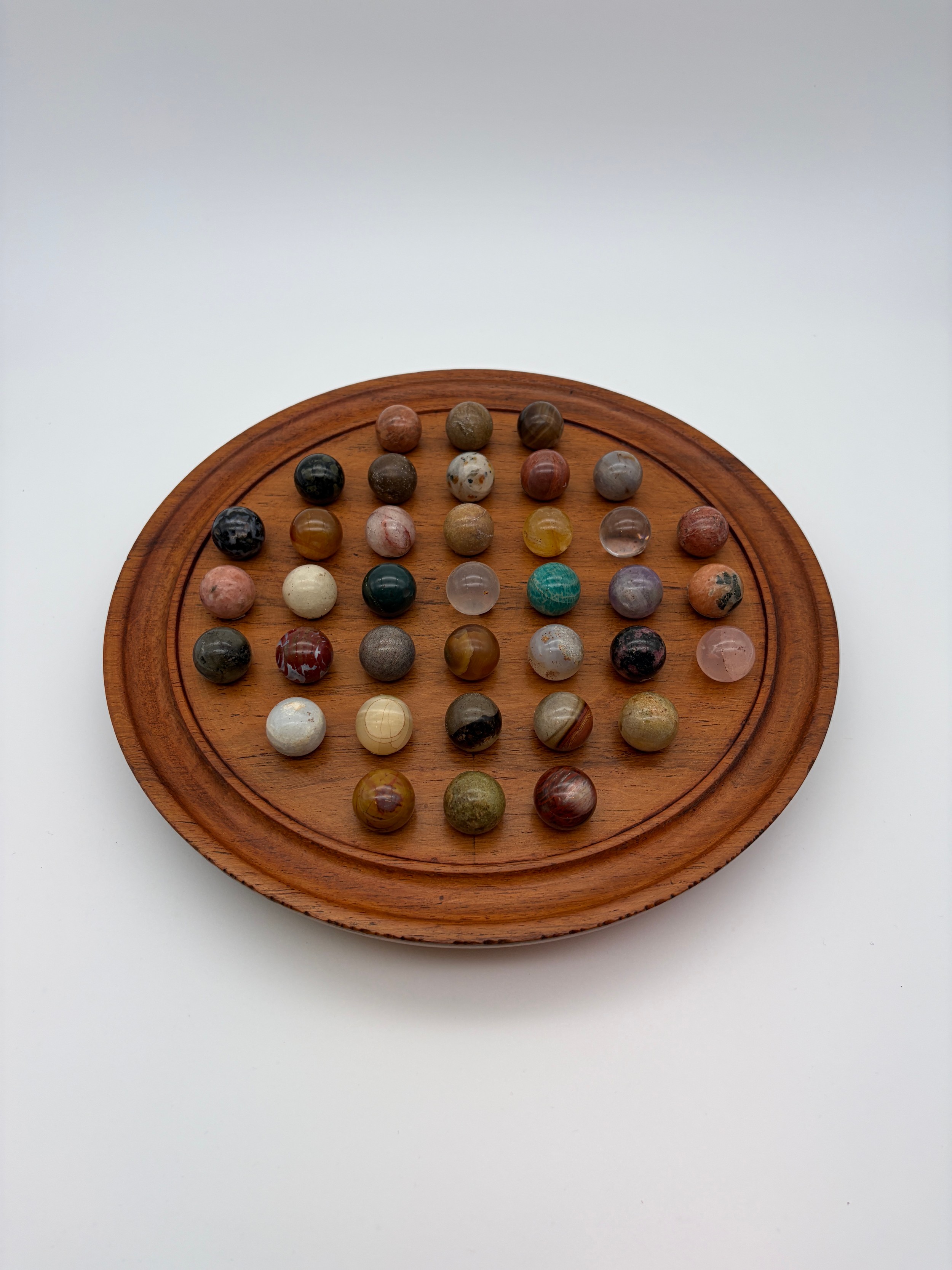 SOLITAIRE BOARD OF POLISHED ROCK SAMPLE MARBLES
