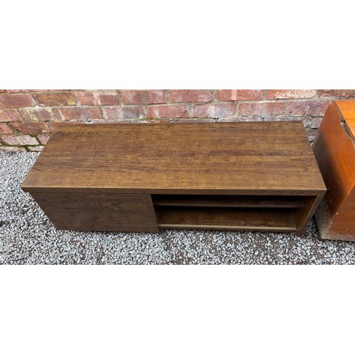 44 - DARK WALNUT EFFECT MEDIA UNIT AND TEAK STORAGE BOX
