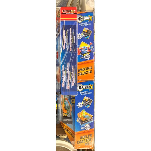 395 - CARTON CONTAINING DIE CAST MODEL BUSES, TRUCK, LEGO