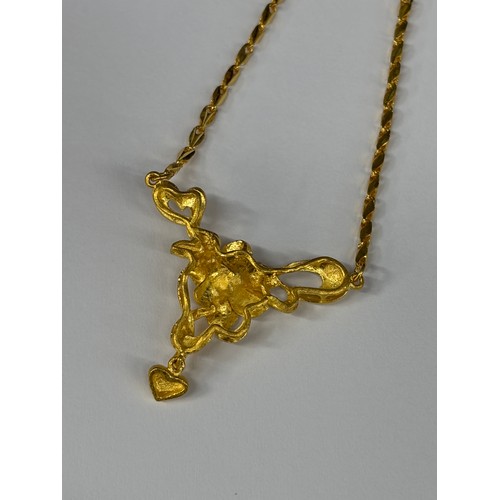 535 - CHINESE YELLOW METAL CHAIN NECKLACE WITH FLORAL HEART DROPPER 14G APPROX.