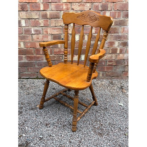 6 - LIGHT OAK FARMHOUSE STYLE EXTENDING DINING TABLE WITH SPINDLE BACK CHAIRS
