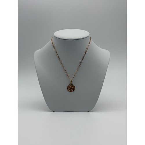 476 - 585 14CT TREE OF LIFE ROUND PENDANT ON ROSE GOLD FIGARO CHAIN 4G OVERALL.
