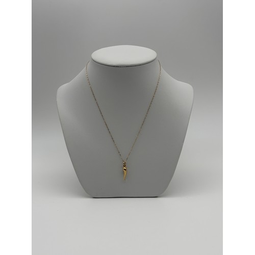 474 - 9CT GOLD HORN OF PLENTY PENDANT ON TRACE CHAIN 1G