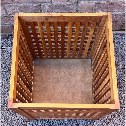 82 - LATTICE TEAK LINEN CUBE BIN