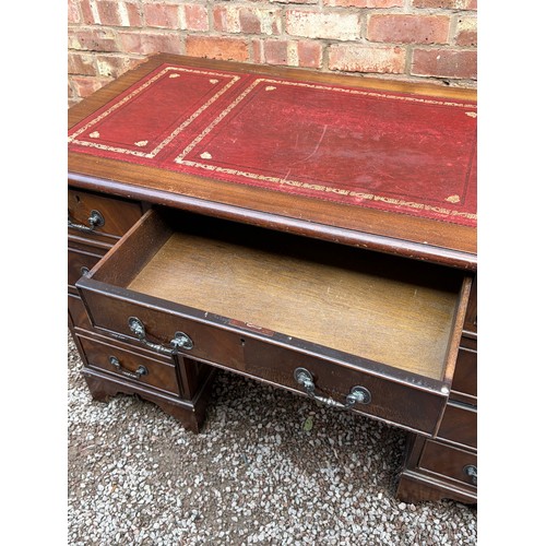 112 - REPRODUCTION GEORGIAN STYLE MAHOGANY NINE DRAWER KNEEHOLE DESK WITH RED LEATHER SCIVER