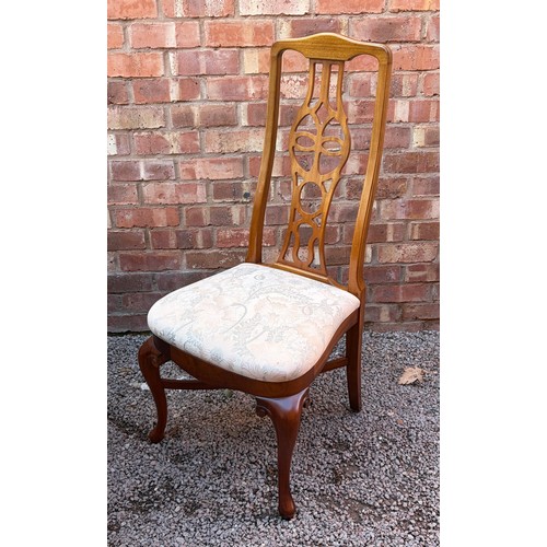 57 - REPRODUCTION MAHOGANY PEDESTAL TABLE WITH SEGMENTED TOP, BEADED EDGE AND FOUR PIERCED CHAIRS