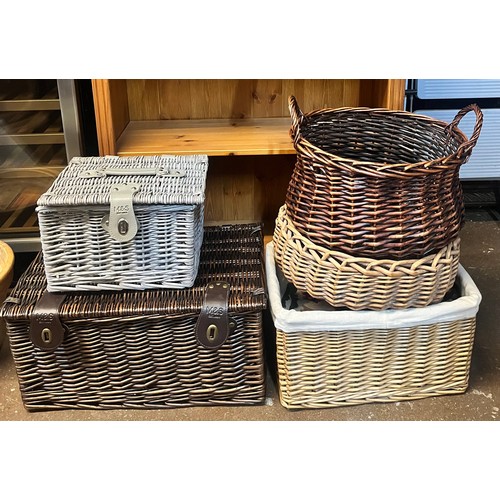 91 - WICKER HAMPER BOX AND BASKETS