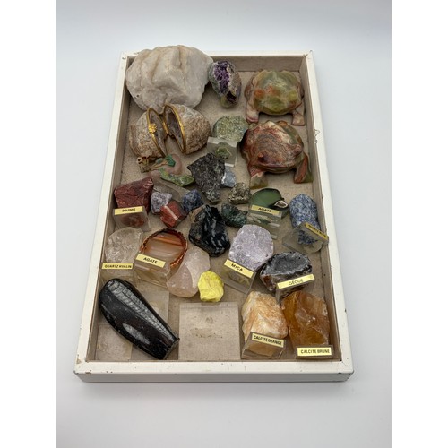 TRAY OF ROCK SAMPLES AND POLISHED AGATES
