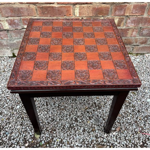 27 - TUDOR ROSE CHEQUER BOARD CHESS TABLE