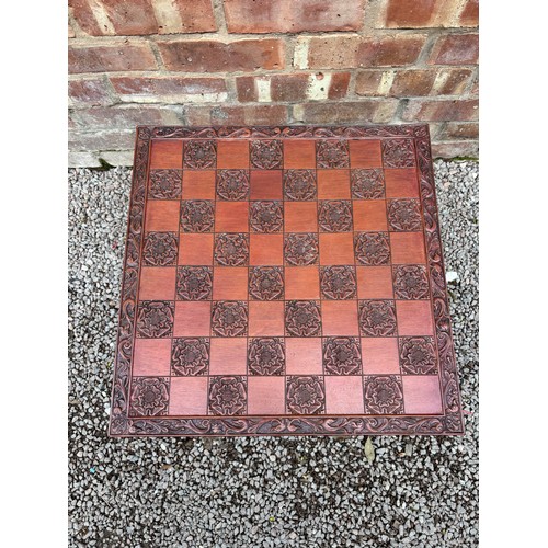 27 - TUDOR ROSE CHEQUER BOARD CHESS TABLE