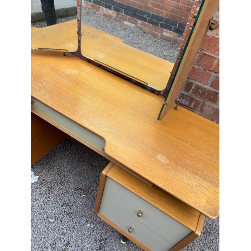 110 - EG GPLAN CHINESE WHITE TRIPLE MIRROR DRESSING TABLE