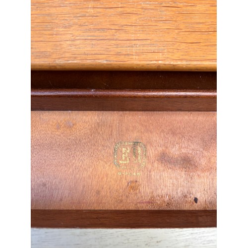 110 - EG GPLAN CHINESE WHITE TRIPLE MIRROR DRESSING TABLE