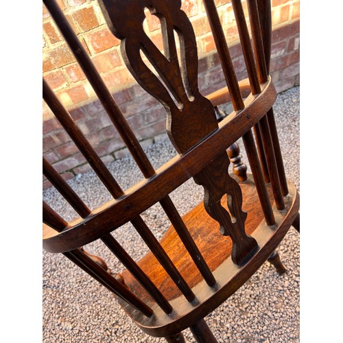 92 - 19TH CENTURY ELM WINDSOR ARMCHAIR (STRETCHERS MISSING)