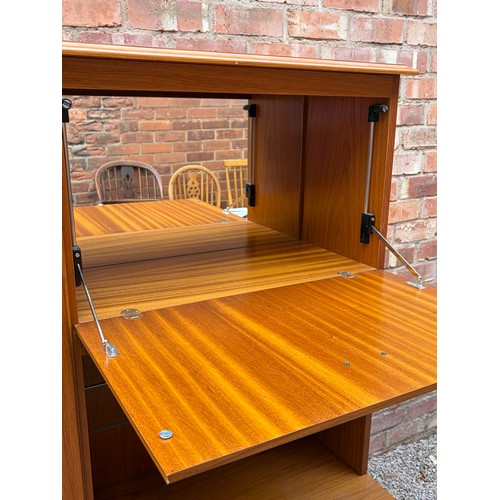 14 - MORRIS TEAK GLAZED LOUNGE UNIT