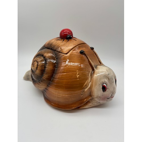 417 - POTTERY SNAIL JAR AND COVER