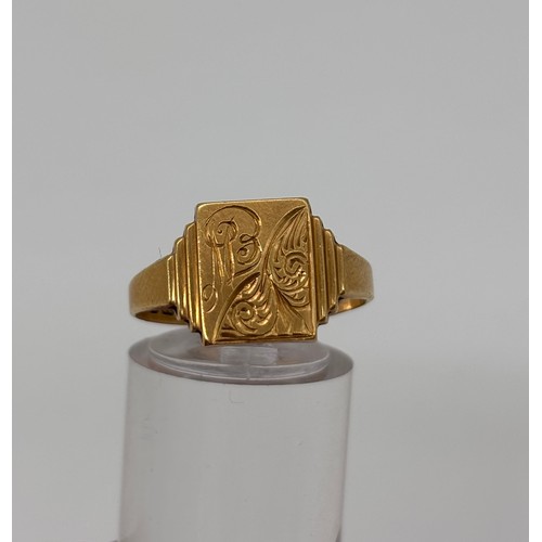 477 - 18CT GOLD SIGNET RING WITH ENGRAVED SQUARE TABLET 3.7G