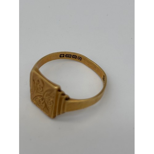 477 - 18CT GOLD SIGNET RING WITH ENGRAVED SQUARE TABLET 3.7G