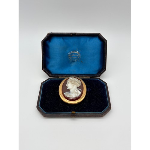 534 - CASED 18CT GOLD FRAMED CARVED CAMEO WITH SAFETY CHAIN 34G OVERALL.