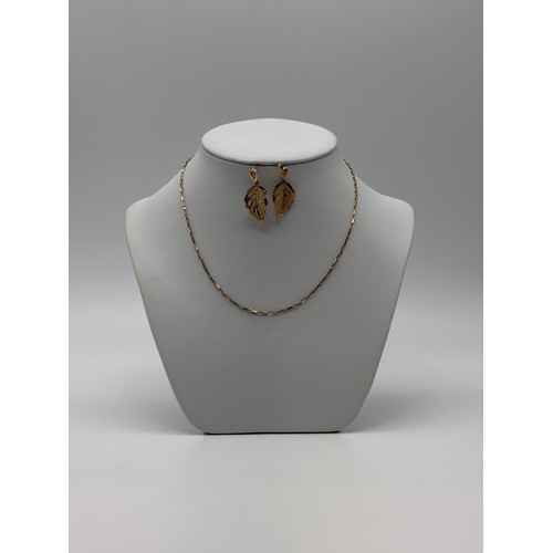 600 - 9CT GOLD PAPERCLIP LINK CHAIN AND PAIR OF FILIGREE LEAF EARRINGS 4G APPROX