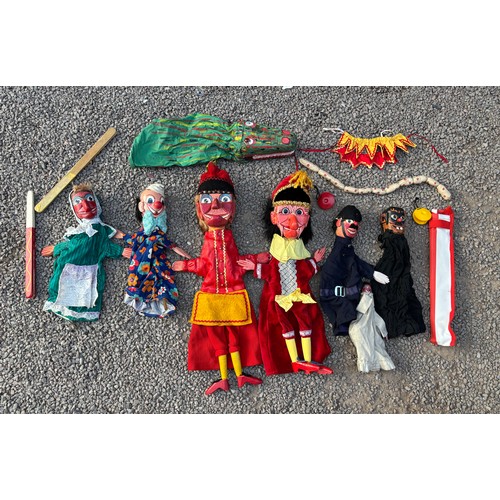379B - VINTAGE CLASSIC PUNCH AND JUDY PUPPETS, POLICEMAN, CROCODILE AND OTHERS