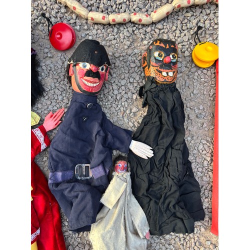 379B - VINTAGE CLASSIC PUNCH AND JUDY PUPPETS, POLICEMAN, CROCODILE AND OTHERS