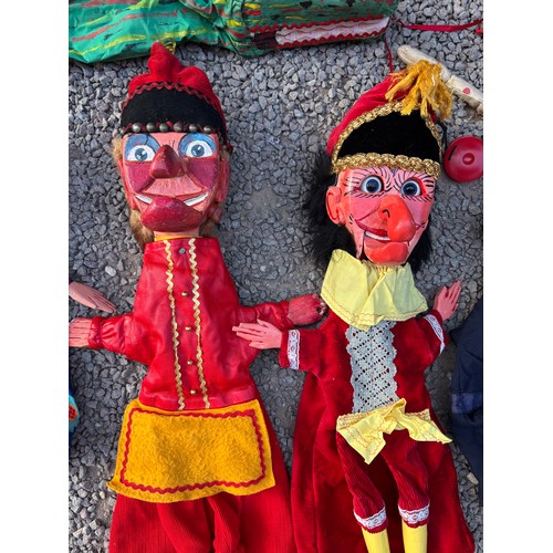 379B - VINTAGE CLASSIC PUNCH AND JUDY PUPPETS, POLICEMAN, CROCODILE AND OTHERS