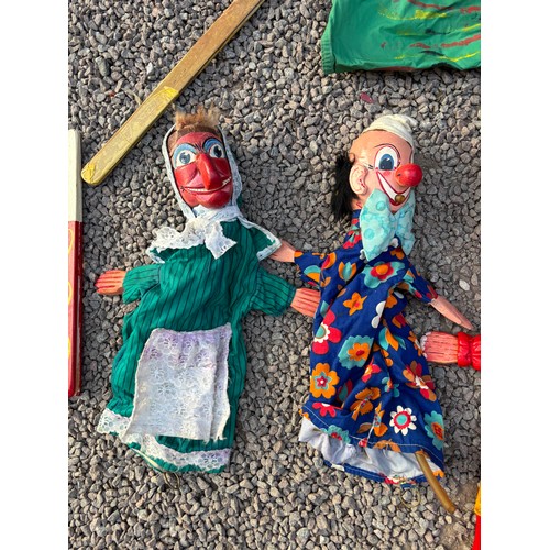 379B - VINTAGE CLASSIC PUNCH AND JUDY PUPPETS, POLICEMAN, CROCODILE AND OTHERS