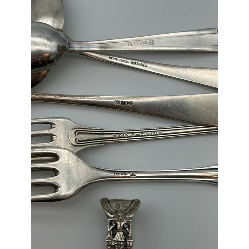 639 - SELECTION OF 800 WHITE METAL SILVER CUTLERY, SPOONS, SUGAR TONGS AND FORKS 13.5OZ OVERALL.