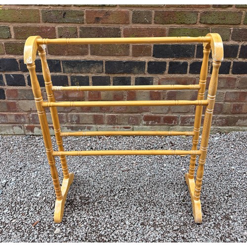 32 - PINE VICTORIAN STYLE TOWEL RAIL