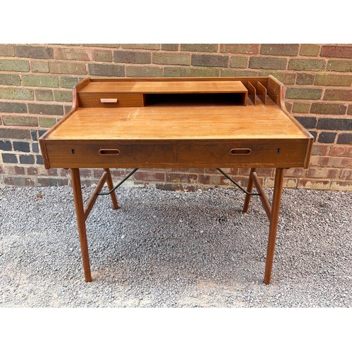 93 - 1960'S DANISH TEAK MODEL 56 DESK BY ARNE WAHL IVERSEN FOR VINDE MOBELFABRIK