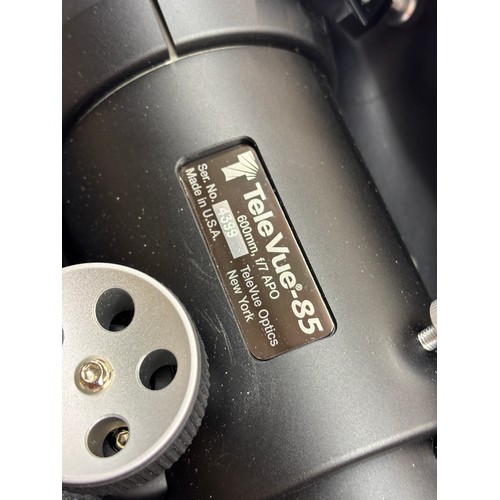373 - CASED TELE VUE-85 600MM 1/7APO TELESCOPE NO.4399