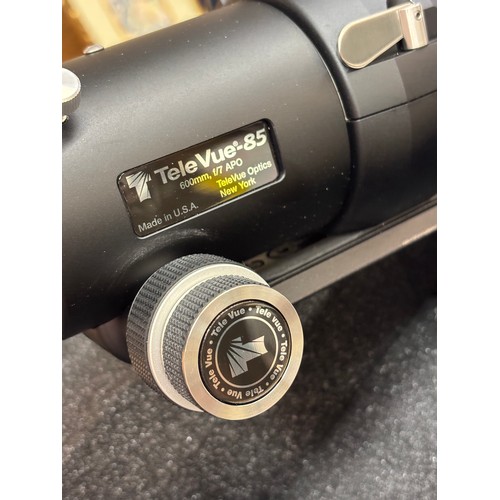 373 - CASED TELE VUE-85 600MM 1/7APO TELESCOPE NO.4399