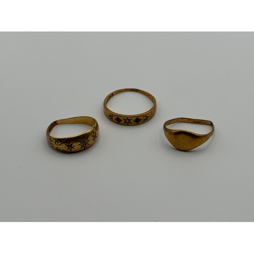 557 - 18CT GOLD RUBY AND DIAMOND CHIP RING, 18CT DIAMOND 'GYPSY' RING AND 18CT RING A/F 8.1G