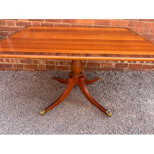 12 - REGENCY STYLE CROSS BANDED SINGLE PEDESTAL BREAKFAST TABLE