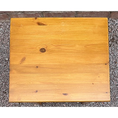 19 - LIGHT OAK LAMP TABLE WITH UNDER TEIR