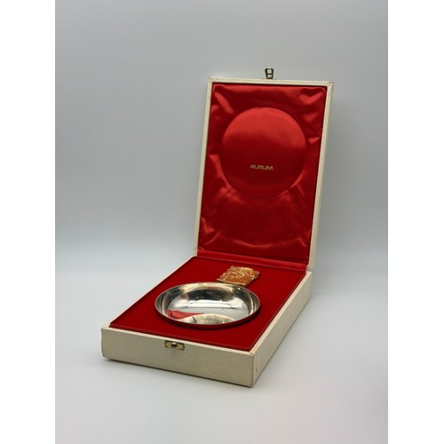 562 - CASED STERLING SILVER LIMITED EDITION QUAICH WITH PARCEL GILT HANDLE TO COMMEMORATE THE 500TH YEAR C...