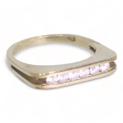 100 - 9ct Gold Hallmarked ring with CZ's 3.21g Size O1/2