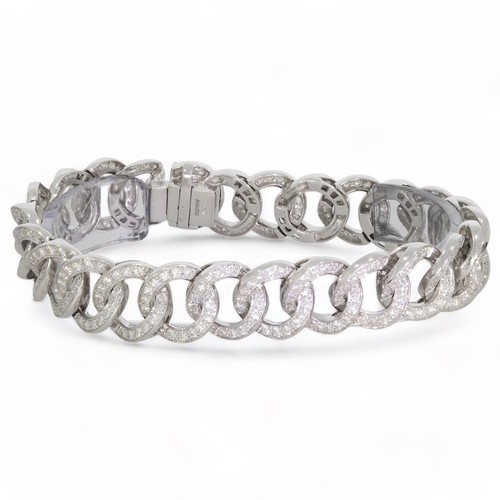 120 - A 18ct white gold diamond set curb bracelet
363 stones, Eight cut. Colour: H/1. Clarity: SI/SI2. (as... 