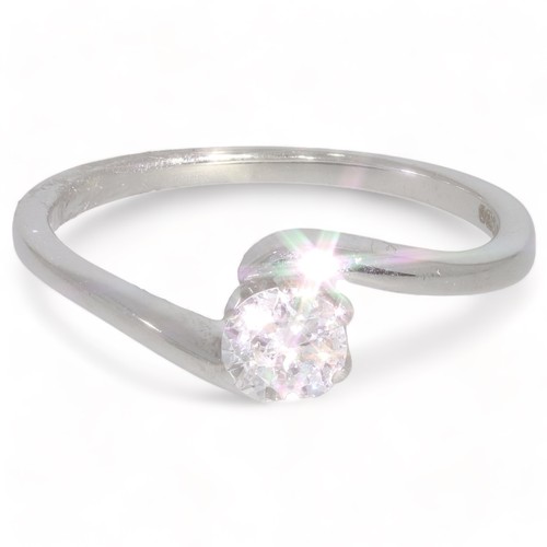 132 - A 18ct white gold single stone diamond ring 
1 stone, Round brilliant cut. Colour: I/J. Clarity: PI/... 